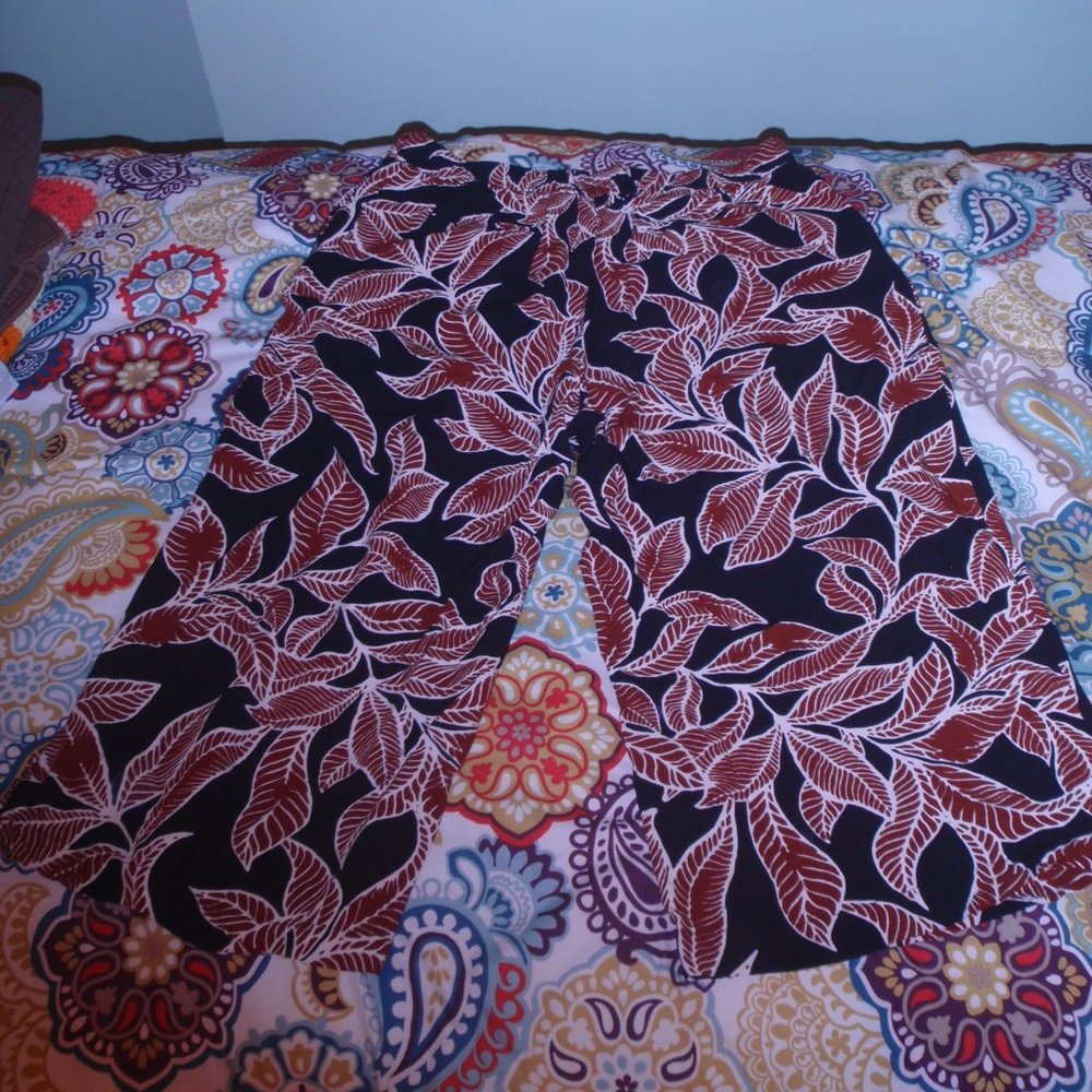 Ladies Apt. 9 Pull-On Capris - Size L